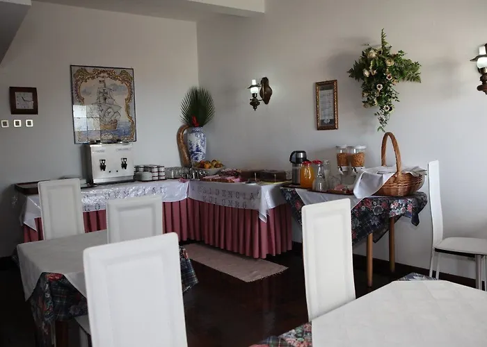 לינה וארוחת בוקר Residencial Colombo פונשל