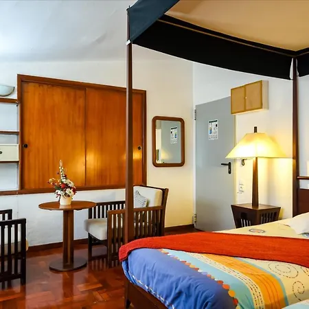 Residencial Colombo Bed and Breakfast Φουνκάλ