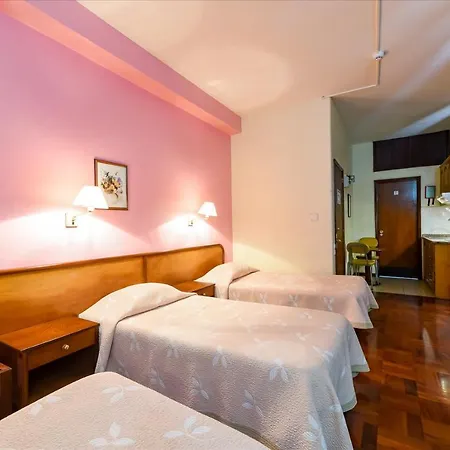 Residencial Colombo Bed and Breakfast Φουνκάλ