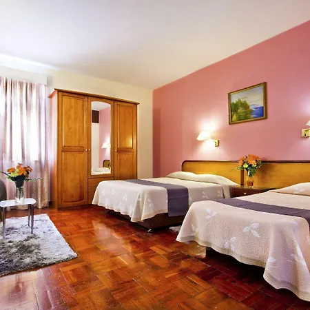 Alojamento de Acomodação e Pequeno-almoço Residencial Colombo 3*